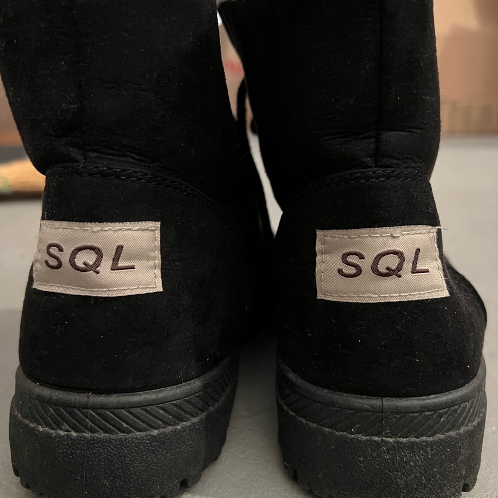 Black fluffy mid boots